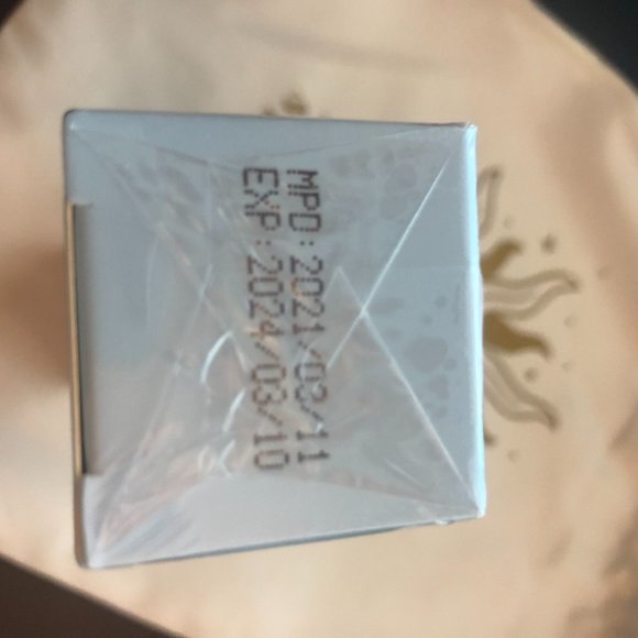 GLOW ON 5TH Beauty KEEP IT HANDY  in Avocado - Picture 3 of 5